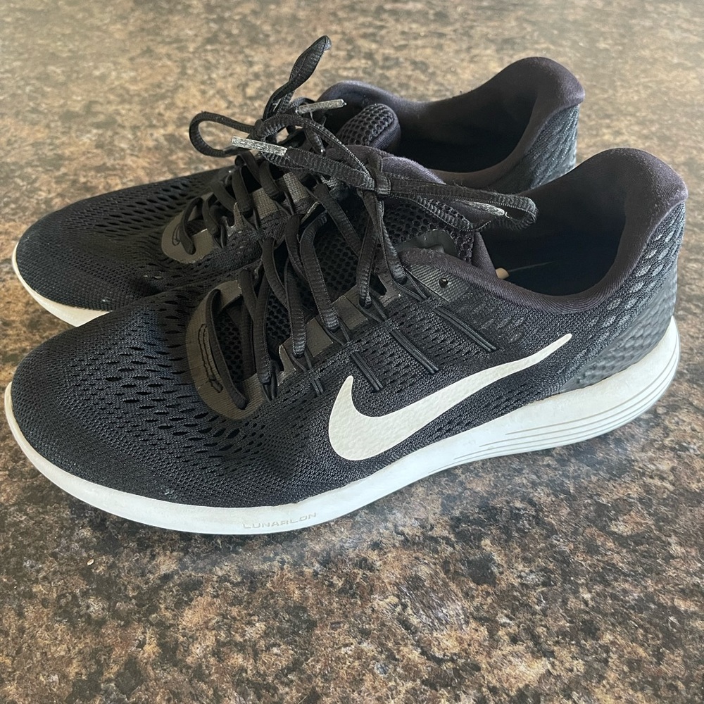 Womens Black/White Nike Lunarlon Tennis Shoes - Size 10.5